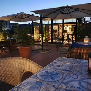 *** לינה וארוחת בוקר The Spanish Palace, Suites, Rooms, & Terraces איטליה